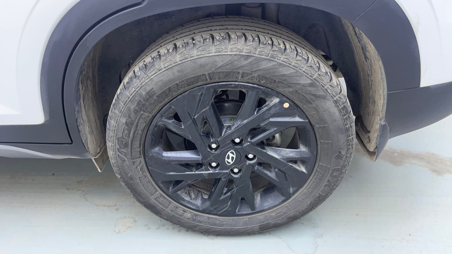Used 2024 Hyundai Creta 1.5 MPi Petrol MT S(O) Petrol Manual tyres LEFT REAR TYRE RIM VIEW