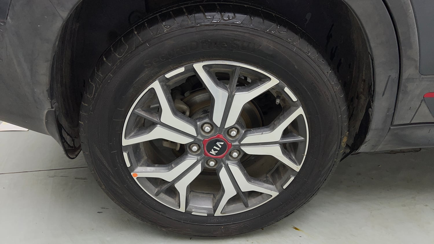Used 2019 kia Seltos GTX Plus DCT 1.4 Petrol Automatic tyres RIGHT REAR TYRE RIM VIEW