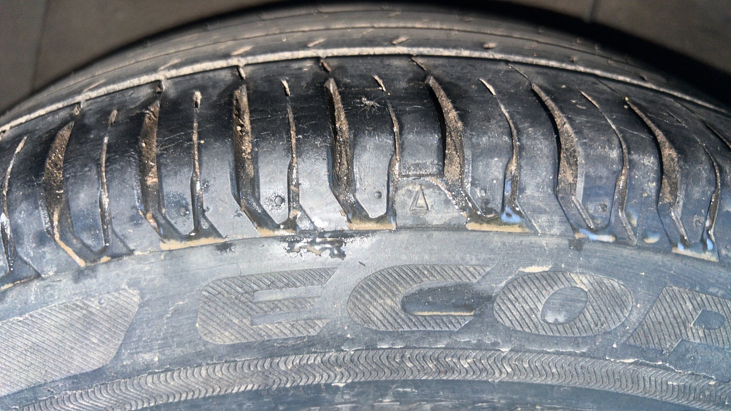 Used 2014 Hyundai Xcent S AT 1.2 (O) Petrol Automatic tyres RIGHT REAR TYRE TREAD VIEW