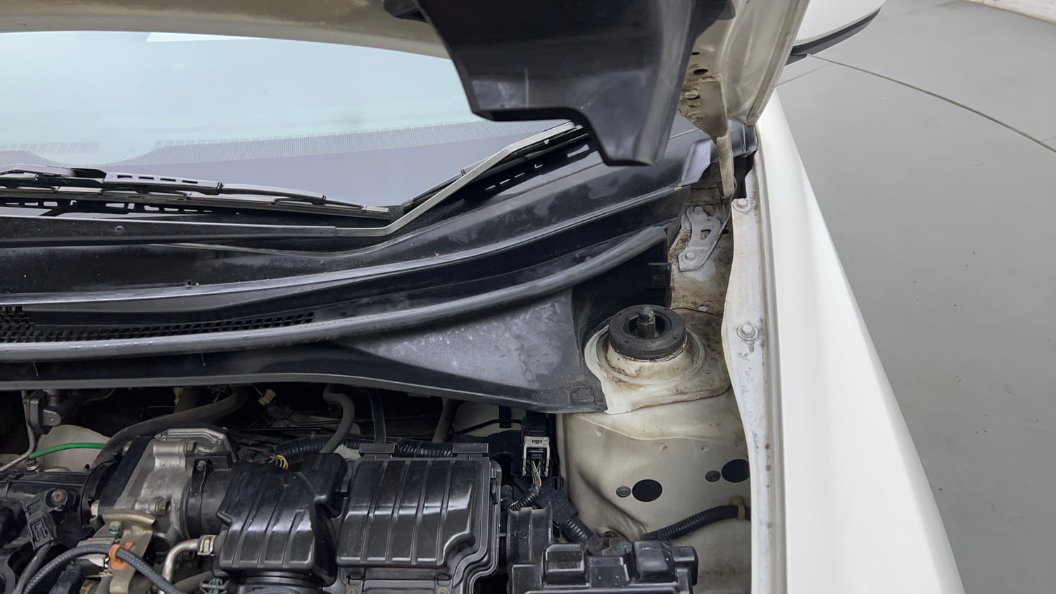 Used 2013 Honda City 1.5 S MT Petrol Manual engine ENGINE LEFT SIDE HINGE & APRON VIEW