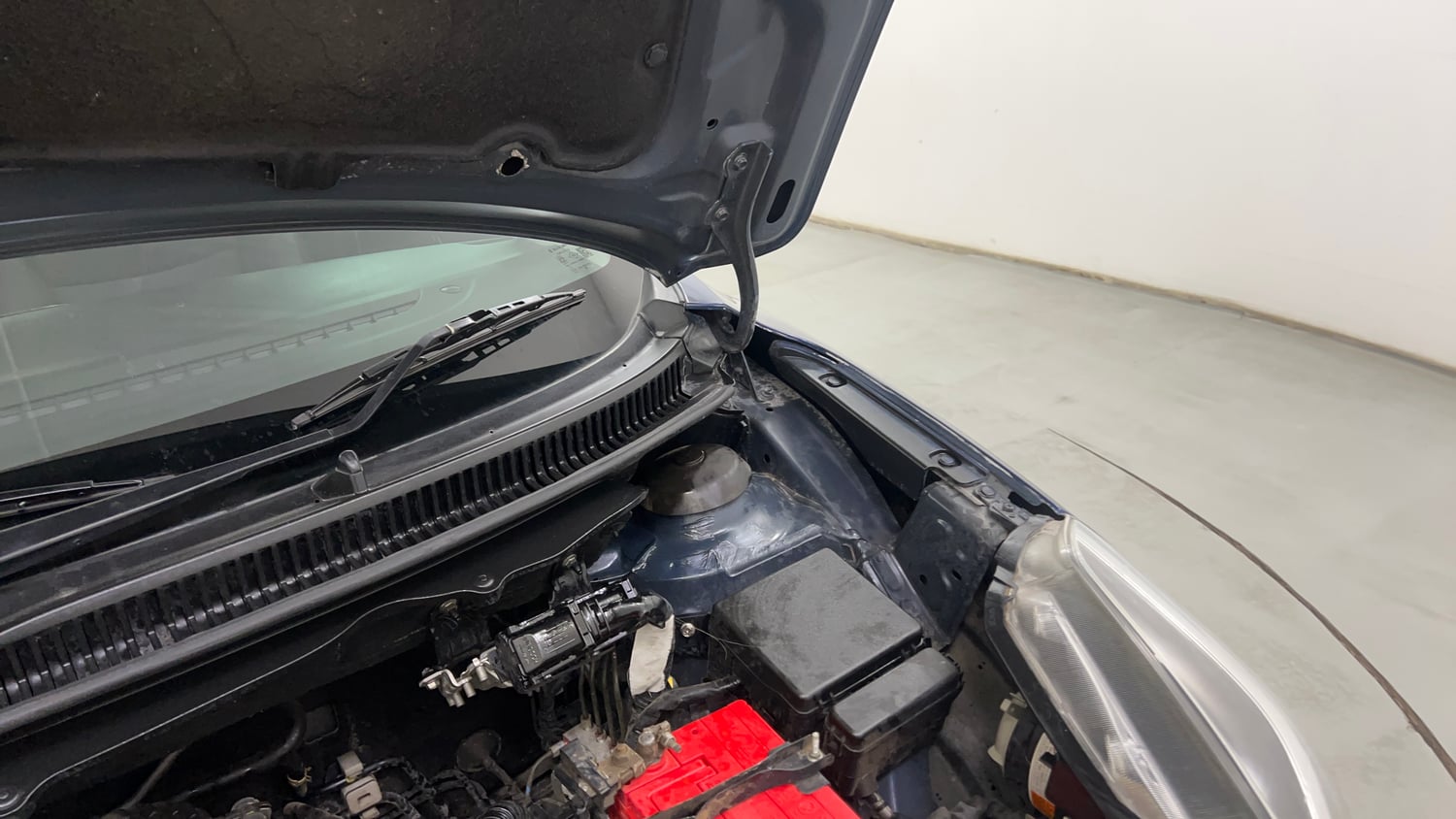 Used 2018 Maruti Suzuki Baleno Alpha 1.2 AT Petrol Automatic engine ENGINE LEFT SIDE HINGE & APRON VIEW