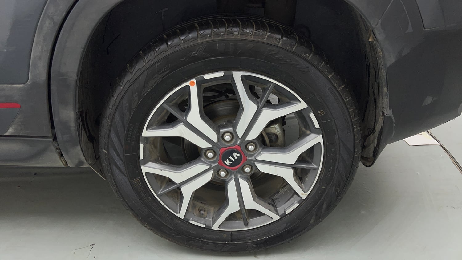 Used 2019 kia Seltos GTX Plus DCT 1.4 Petrol Automatic tyres LEFT REAR TYRE RIM VIEW