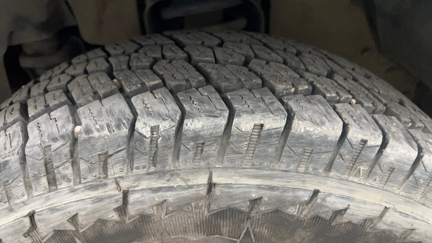 Used 2016 Mahindra TUV300 T8 Diesel Manual tyres LEFT FRONT TYRE TREAD VIEW