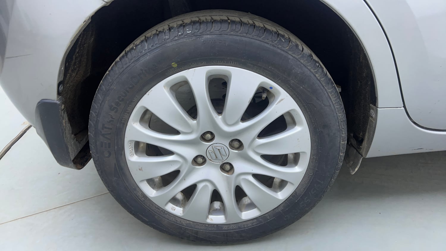 Used 2015 Maruti Suzuki Baleno Alpha 1.2 Petrol Manual tyres RIGHT REAR TYRE RIM VIEW