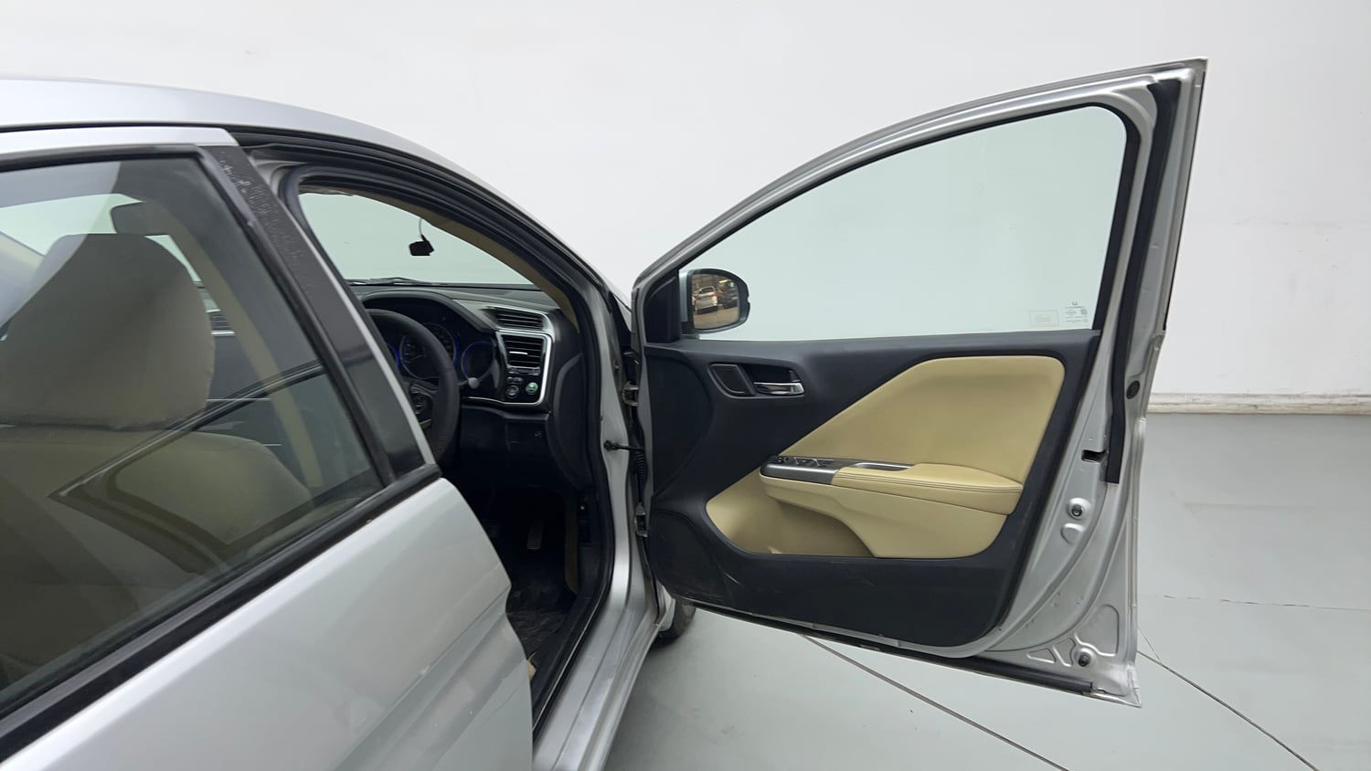 Used 2014 Honda City VX CVT Petrol Automatic interior RIGHT FRONT DOOR OPEN VIEW