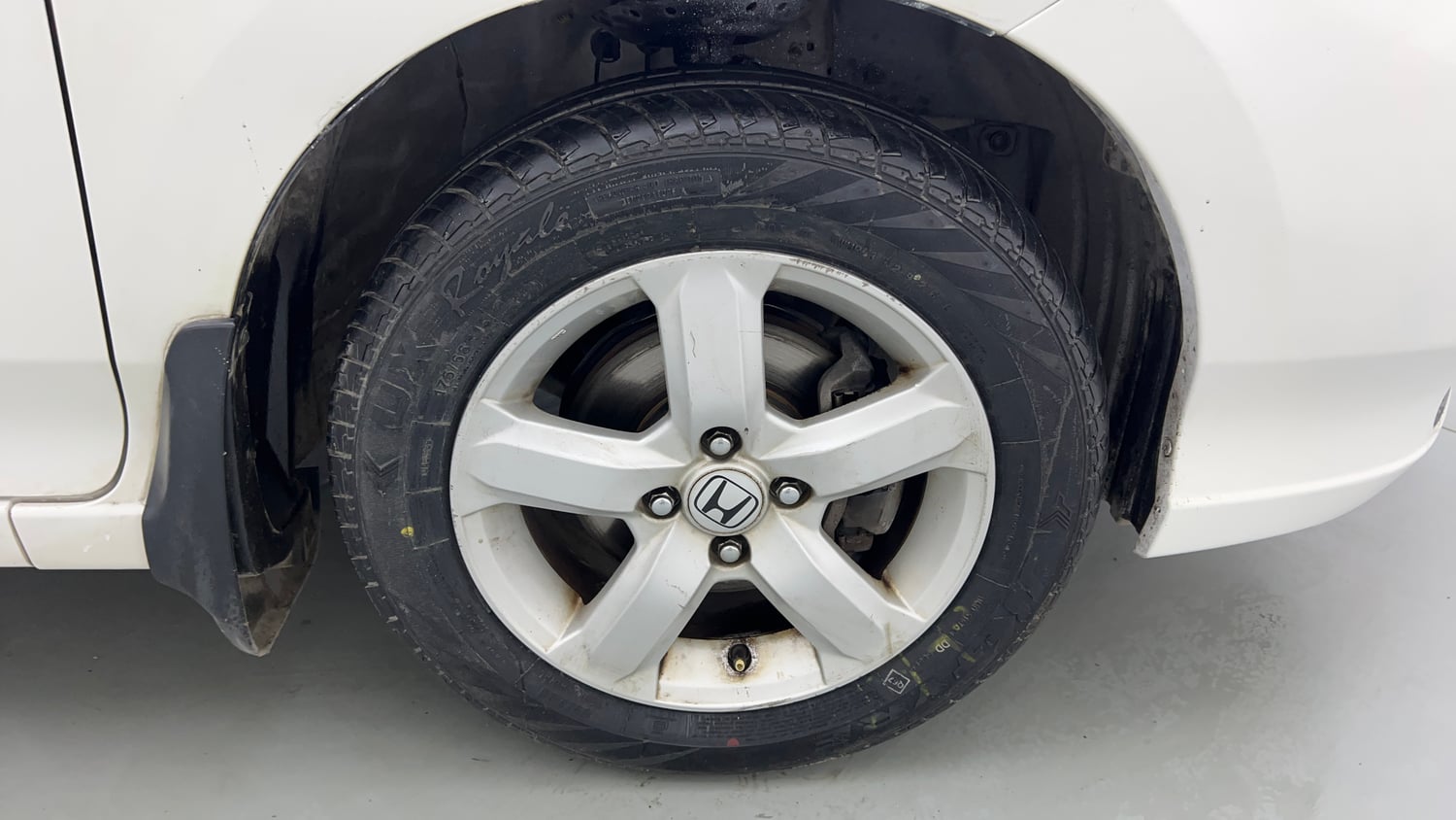 Used 2013 Honda City 1.5 S MT Petrol Manual tyres RIGHT FRONT TYRE RIM VIEW