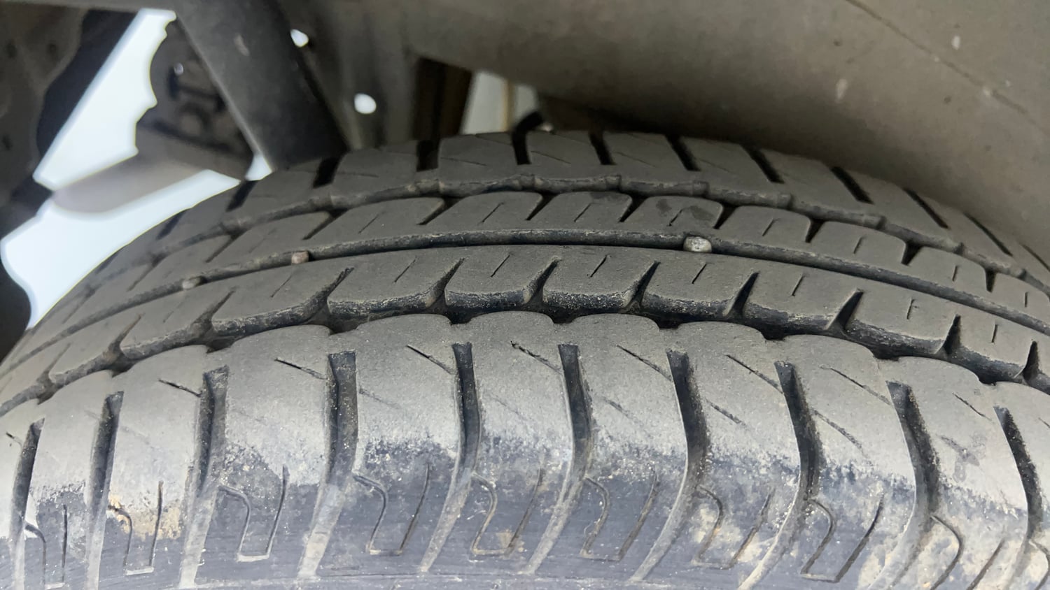 Used 2015 Maruti Suzuki Wagon R VXI Petrol Manual tyres RIGHT REAR TYRE TREAD VIEW