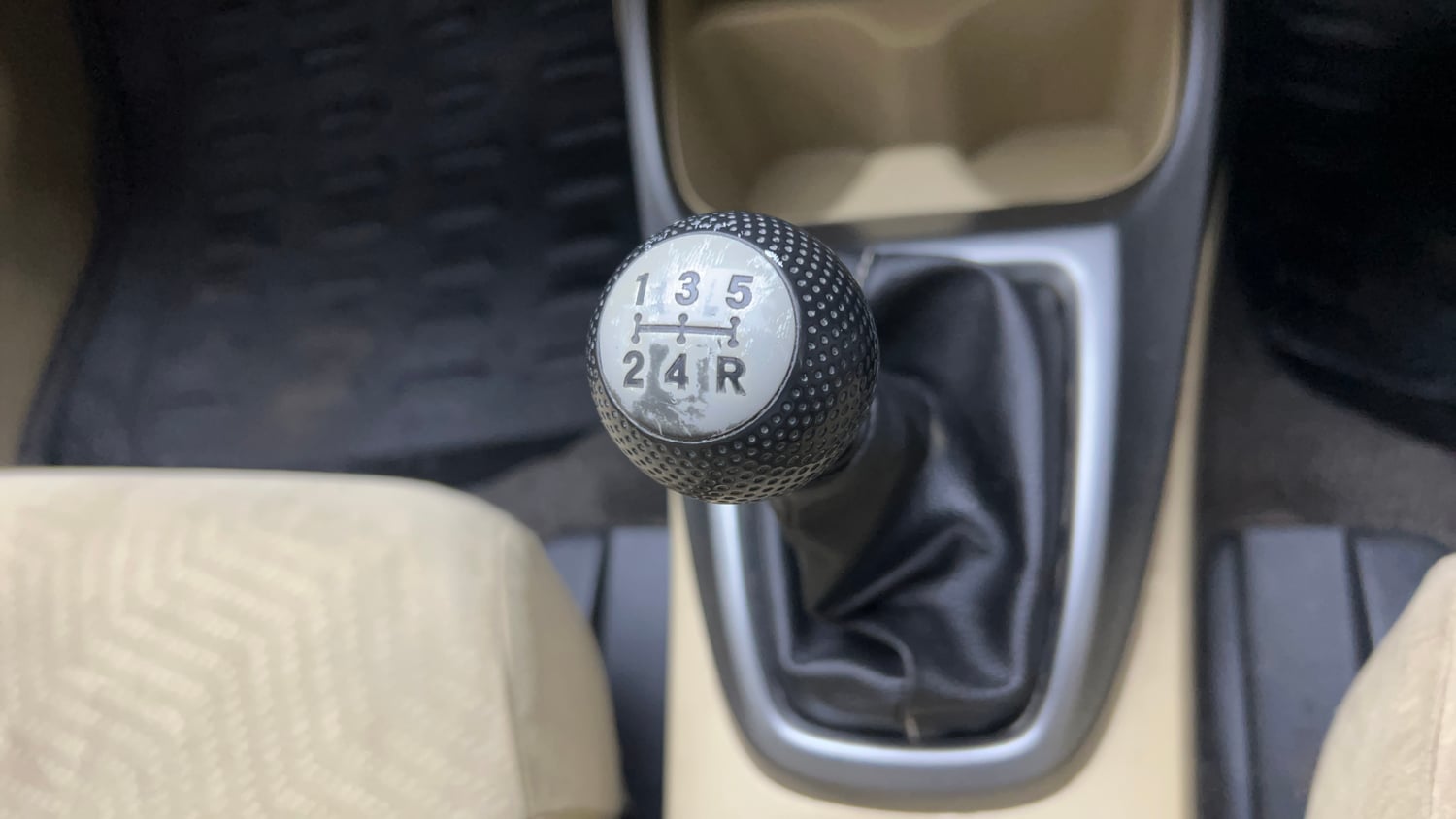 Used 2013 Honda City 1.5 S MT Petrol Manual interior GEAR  KNOB VIEW