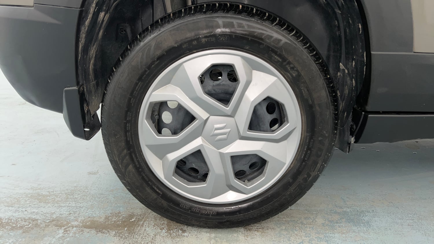 Used 2025 Maruti Suzuki Brezza VXi Petrol Manual tyres RIGHT REAR TYRE RIM VIEW