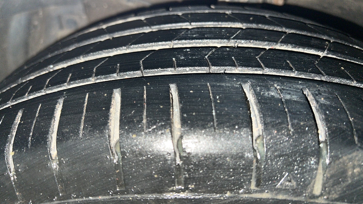 Used 2018 Maruti Suzuki Ciaz Alpha Hybrid 1.5 Petrol Manual tyres LEFT FRONT TYRE TREAD VIEW