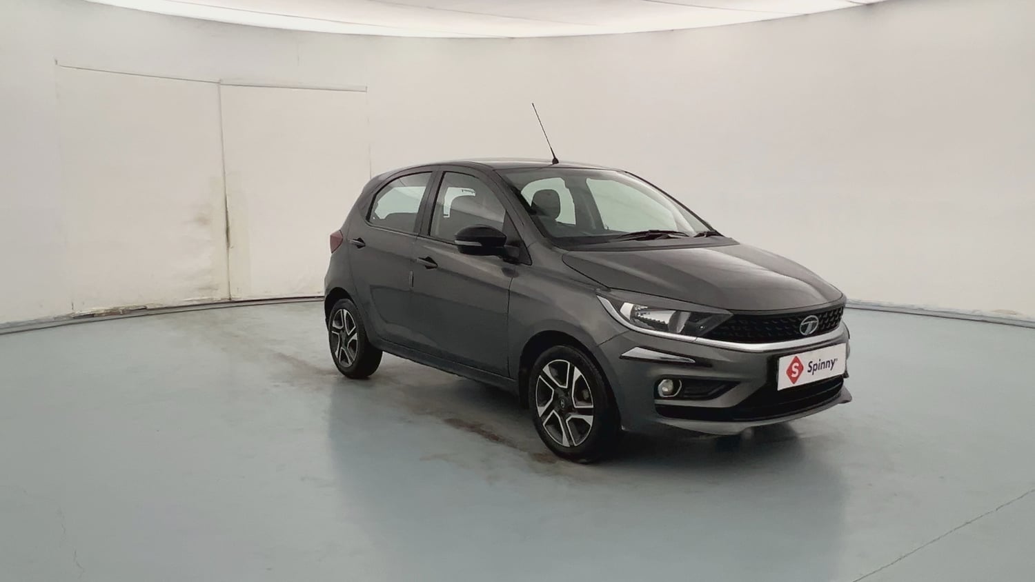 Used 2020 Tata Tiago XZ Plus Petrol Manual exterior RIGHT FRONT CORNER VIEW