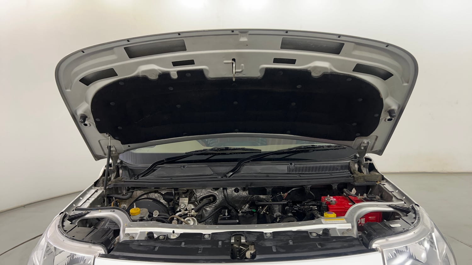 Used 2016 Mahindra TUV300 T8 Diesel Manual engine ENGINE & BONNET OPEN FRONT VIEW