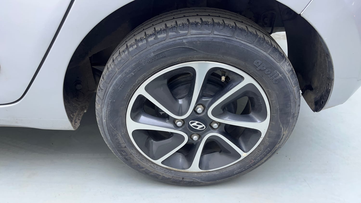Used 2017 Hyundai Grand i10 Asta 1.2 Kappa VTVT Petrol Manual tyres LEFT REAR TYRE RIM VIEW