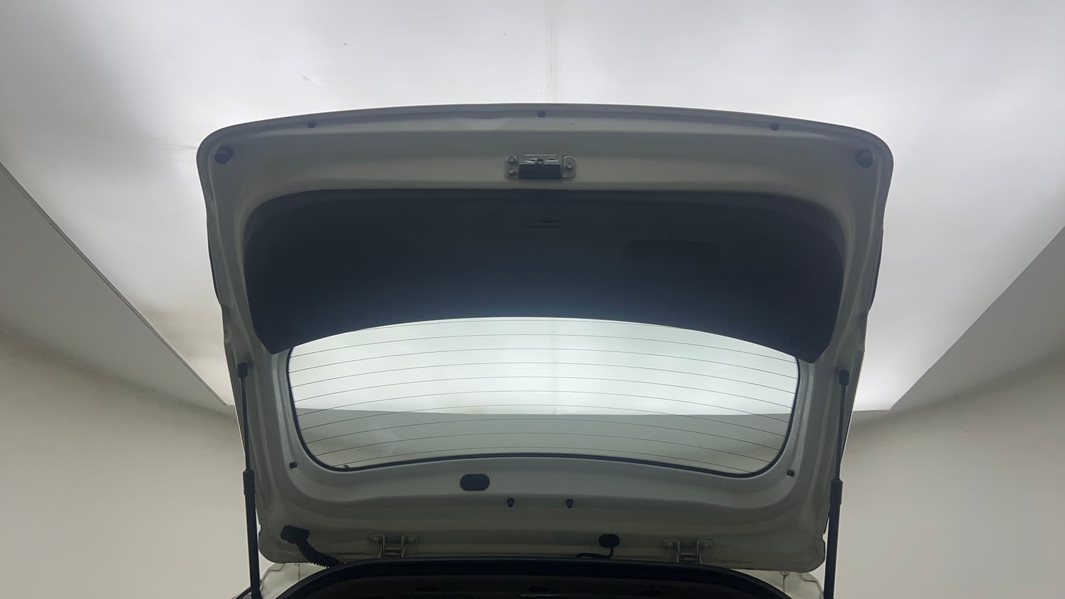 Used 2018 Hyundai Elite i20 Asta 1.2 (O) Petrol Manual interior DICKY DOOR OPEN VIEW