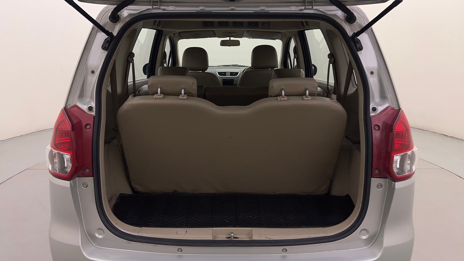 Used 2015 Maruti Suzuki Ertiga ZXi Petrol Manual interior DICKY INSIDE VIEW