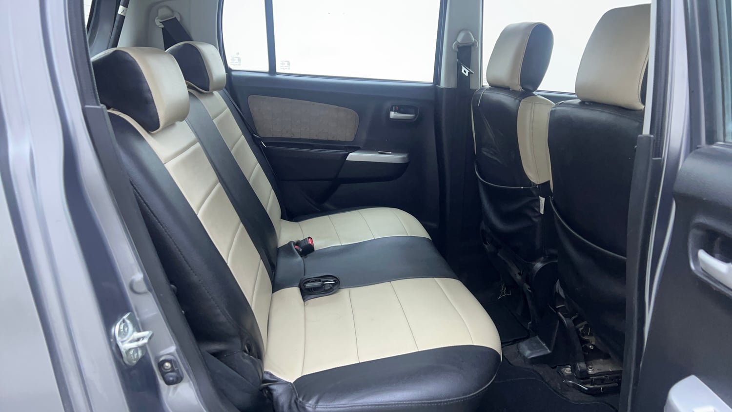 Used 2015 Maruti Suzuki Wagon R VXI Petrol Manual interior RIGHT SIDE REAR DOOR CABIN VIEW