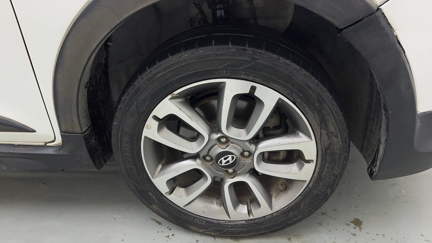 Used 2019 Hyundai i20 Active 1.2 SX Petrol Manual tyres RIGHT FRONT TYRE RIM VIEW