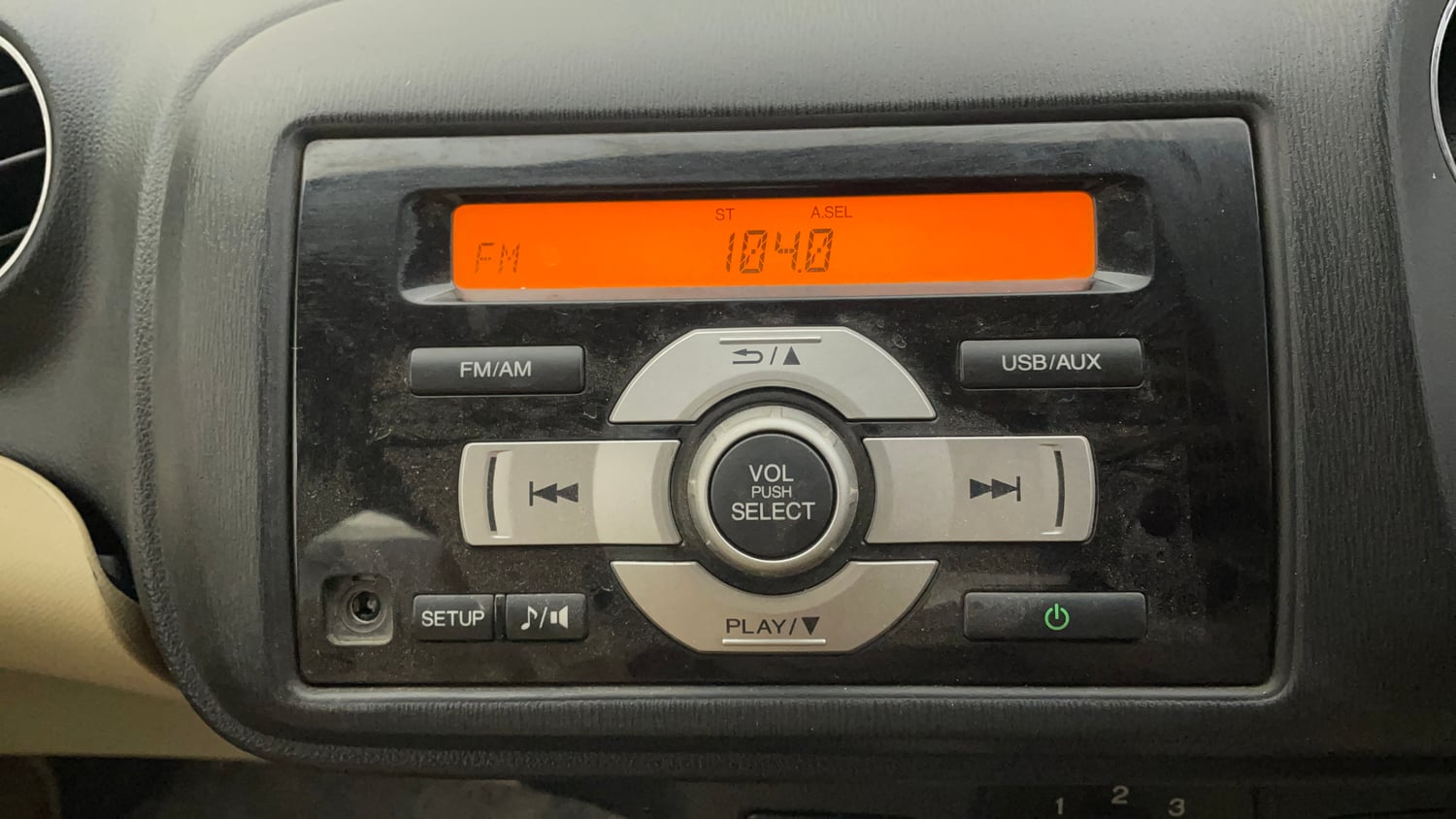 Used 2014 Honda Amaze 1.2 S i-VTEC Petrol Manual top_features Integrated (in-dash) music system