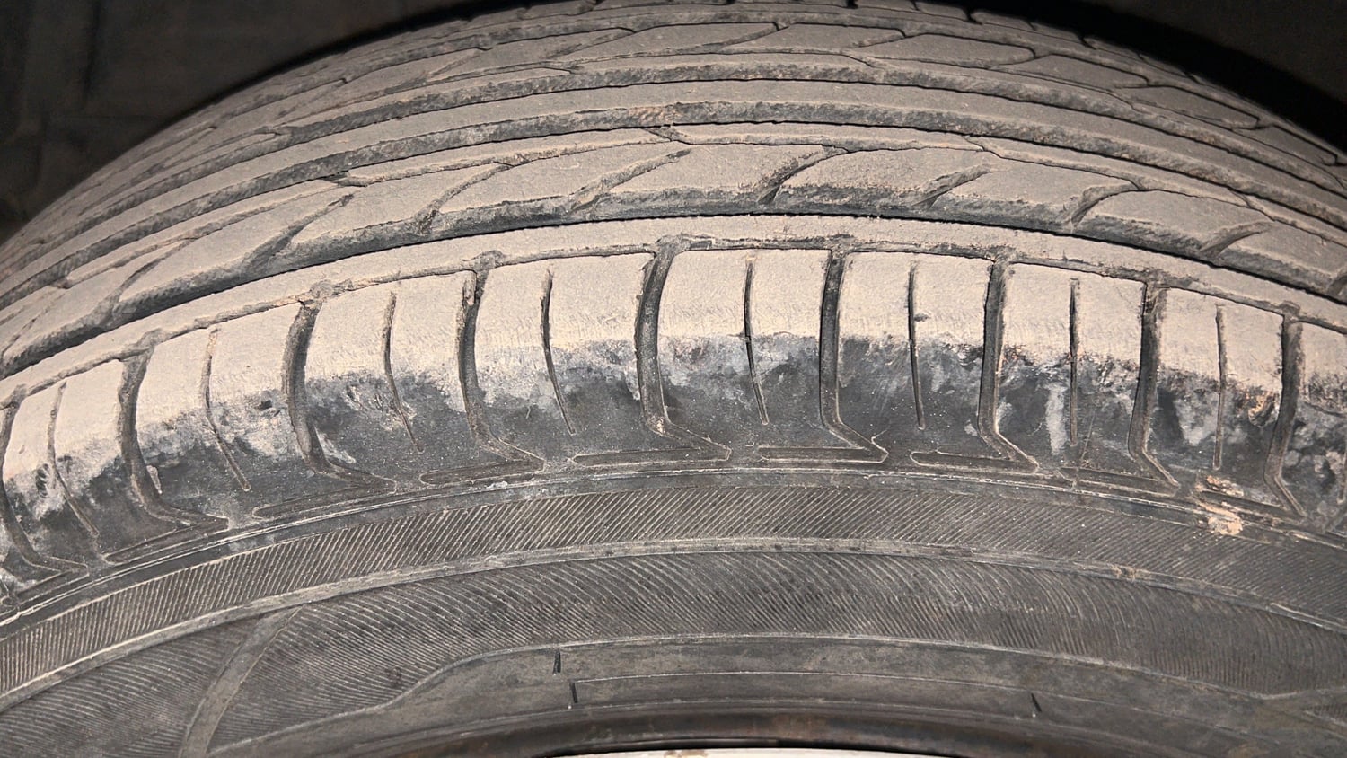 Used 2014 Maruti Suzuki Swift Dzire VXI Petrol Manual tyres LEFT FRONT TYRE TREAD VIEW