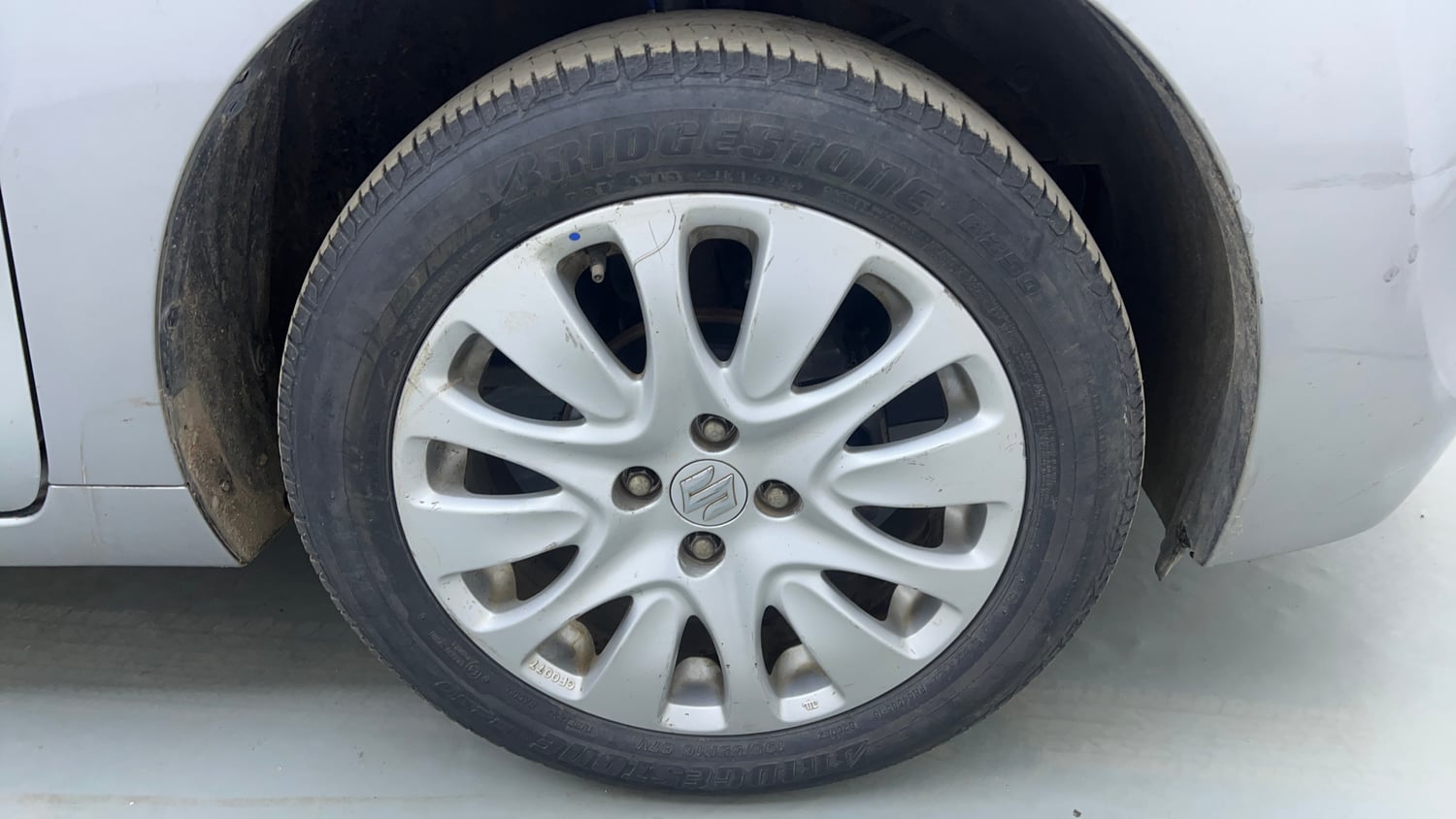 Used 2015 Maruti Suzuki Baleno Alpha 1.2 Petrol Manual tyres RIGHT FRONT TYRE RIM VIEW