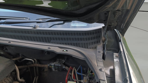 Used 2023 Mahindra Scorpio N Z8 L Diesel AT 4WD 7 STR Diesel Automatic engine ENGINE LEFT SIDE HINGE & APRON VIEW