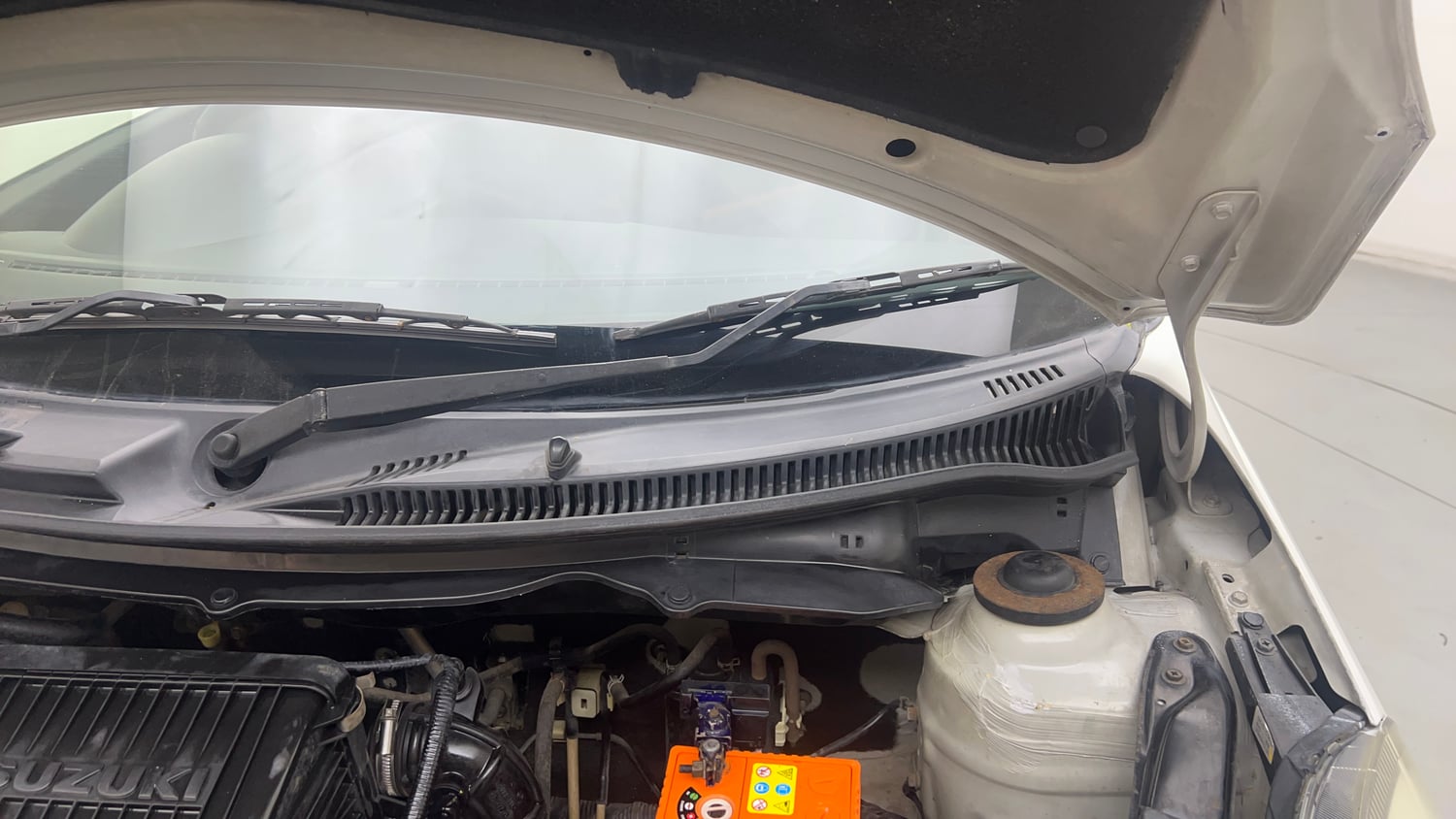 Used 2015 Maruti Suzuki Swift Dzire VXI Petrol Manual engine ENGINE LEFT SIDE HINGE & APRON VIEW