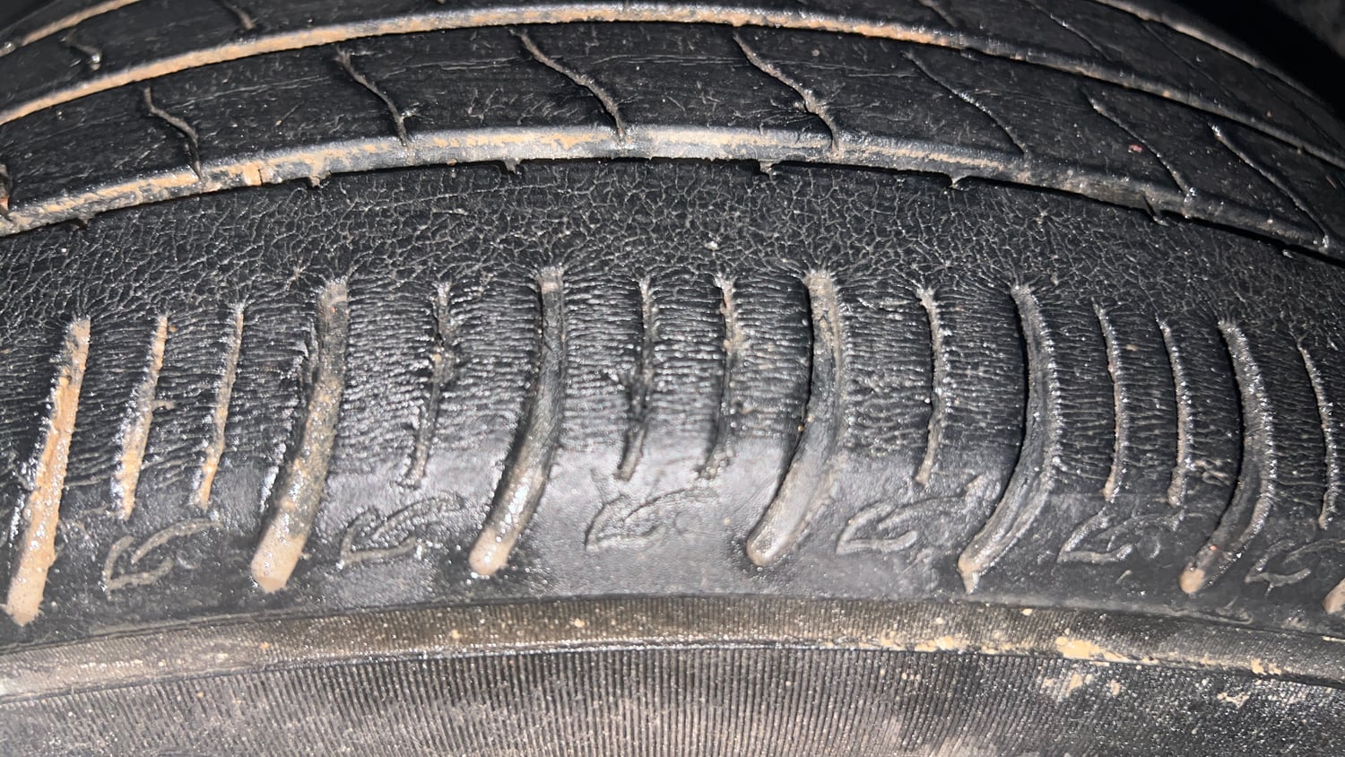 Used 2022 Tata Altroz XM Plus Petrol Petrol Manual tyres LEFT FRONT TYRE TREAD VIEW