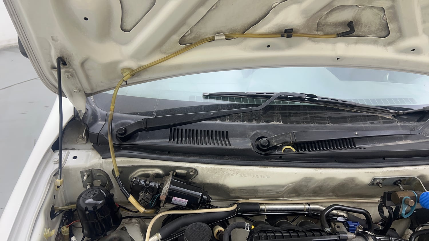 Used 2019 Maruti Suzuki Alto 800 LXI CNG (outside fitted) Cng Manual engine ENGINE RIGHT SIDE HINGE & APRON VIEW