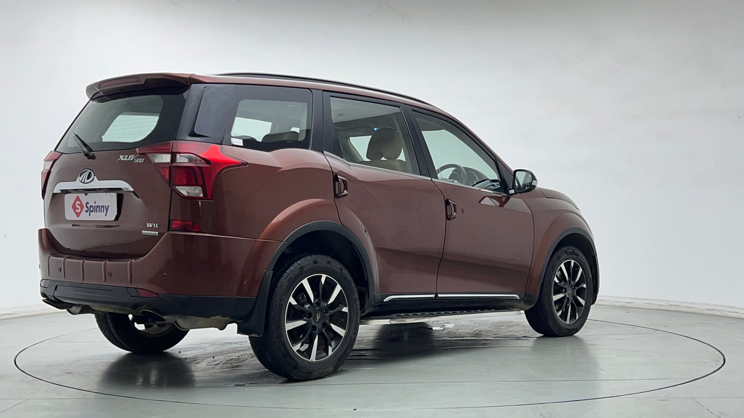 Used 2019 Mahindra XUV500 W11 AT Diesel Automatic exterior RIGHT REAR CORNER VIEW