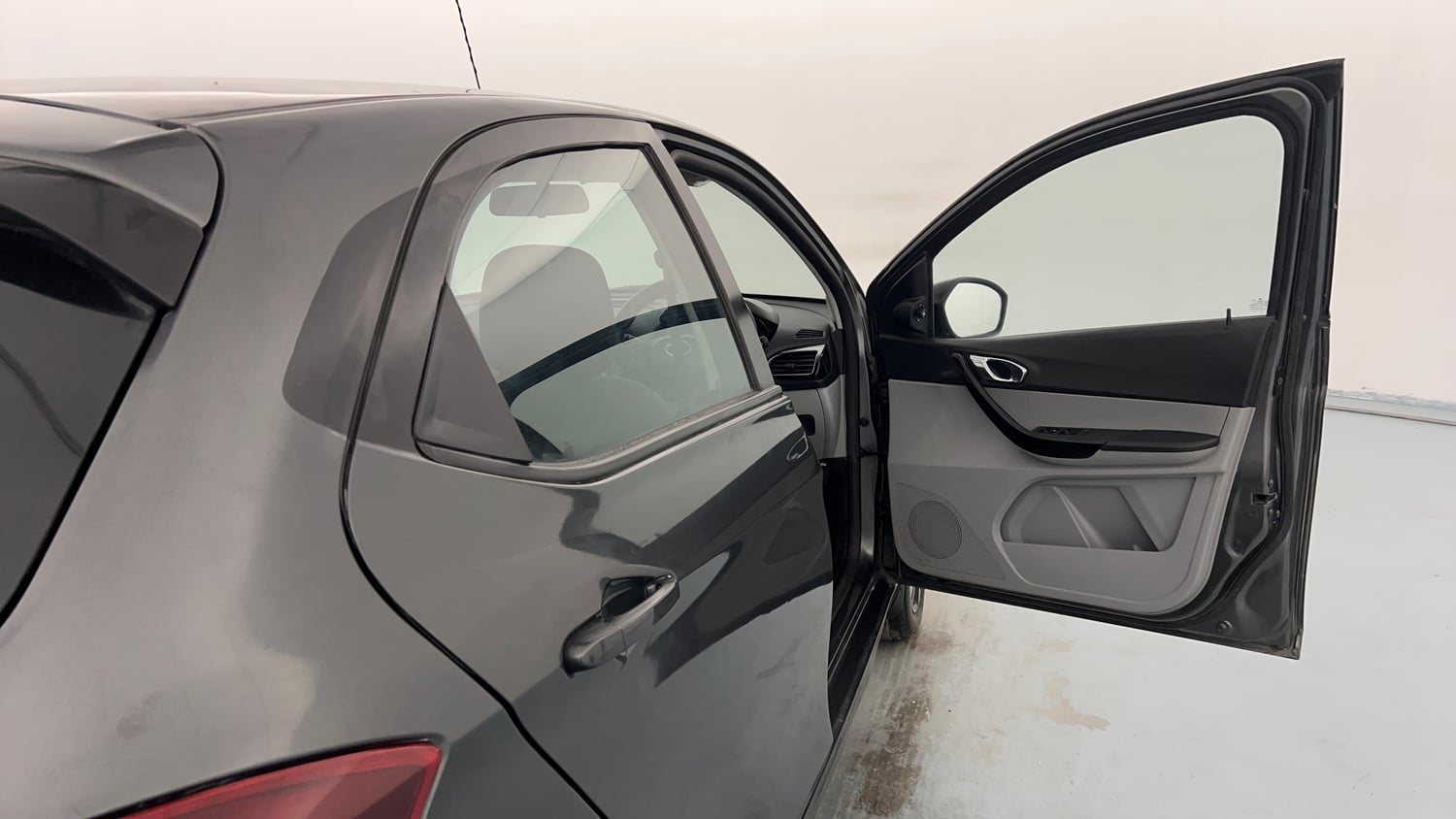 Used 2020 Tata Tiago XZ Plus Petrol Manual interior RIGHT FRONT DOOR OPEN VIEW