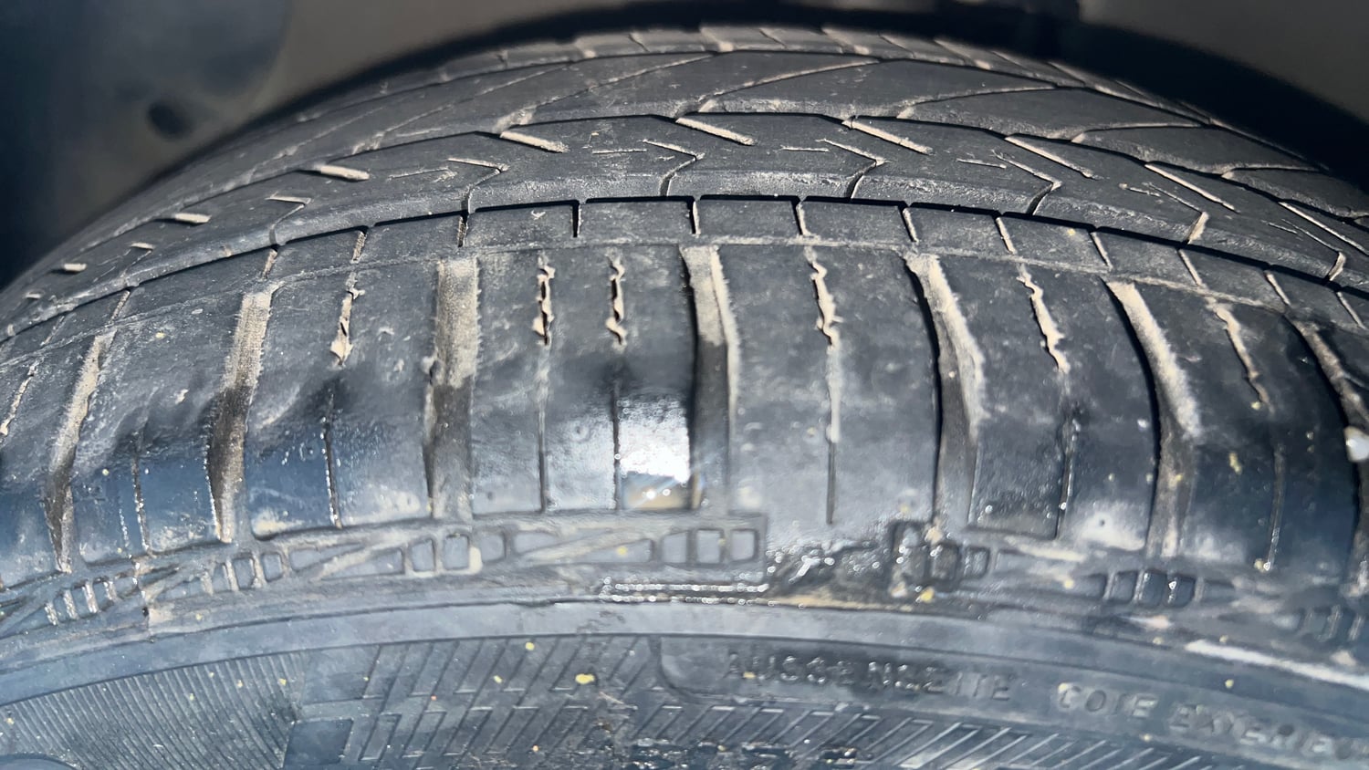 Used 2019 Hyundai Grand i10 Sportz AT 1.2 Kappa VTVT Petrol Automatic tyres LEFT FRONT TYRE TREAD VIEW
