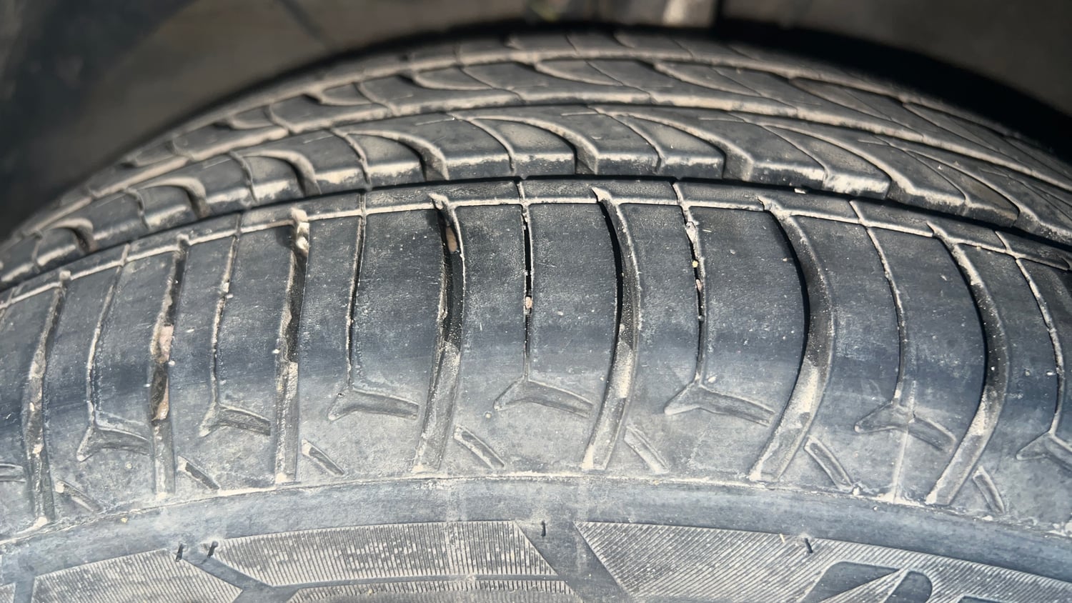 Used 2018 Maruti Suzuki Dzire ZXi Plus AMT Petrol Automatic tyres LEFT FRONT TYRE TREAD VIEW