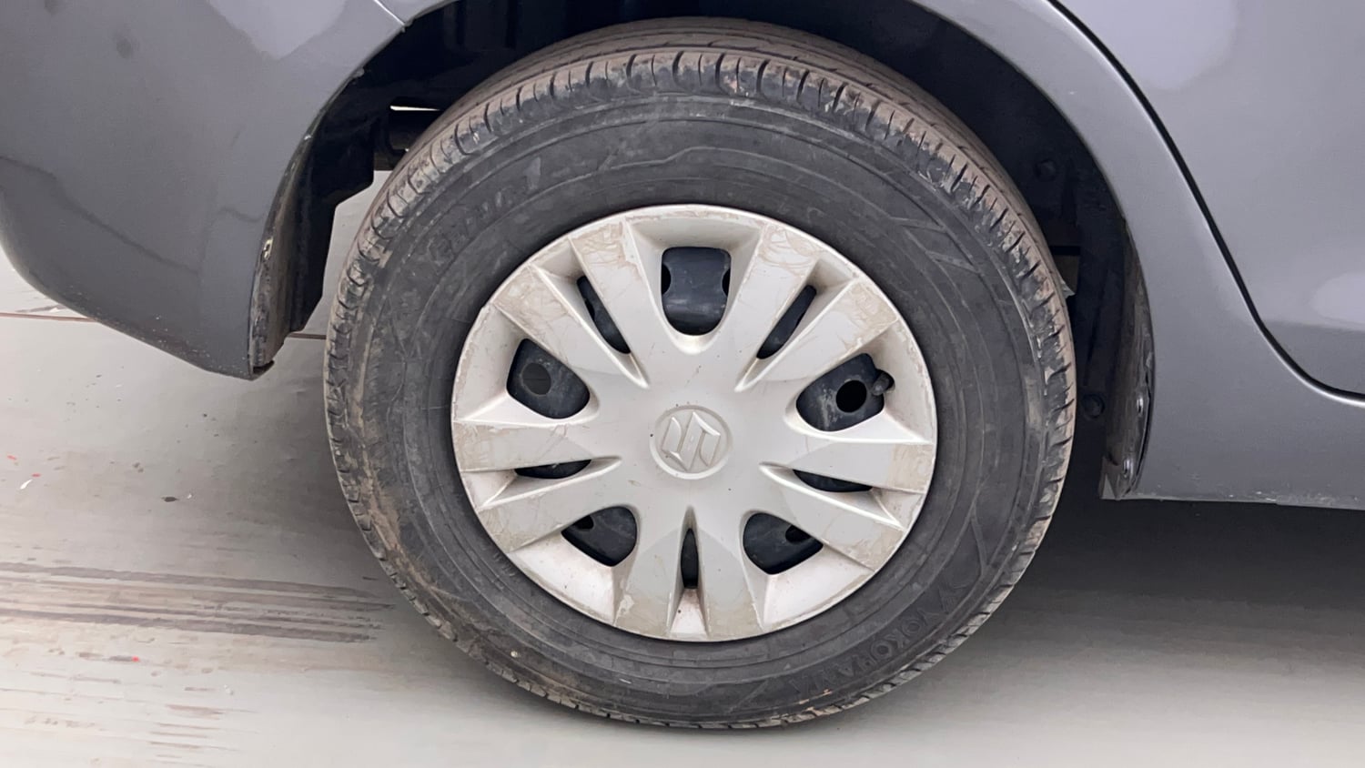 Used 2014 Maruti Suzuki Swift Dzire VXI Petrol Manual tyres RIGHT REAR TYRE RIM VIEW