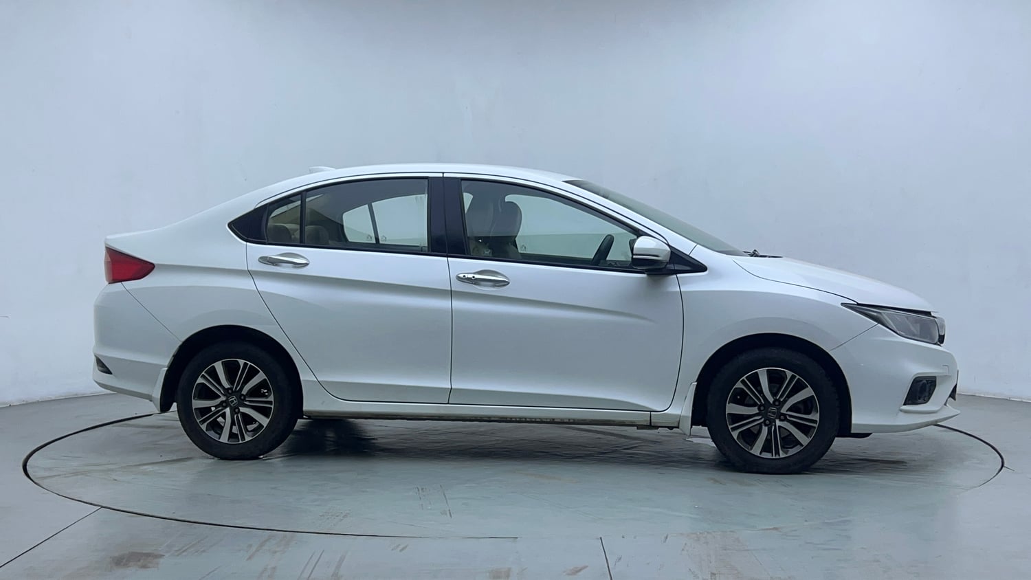 Used 2017 Honda City V CVT Petrol Petrol Automatic exterior RIGHT SIDE VIEW