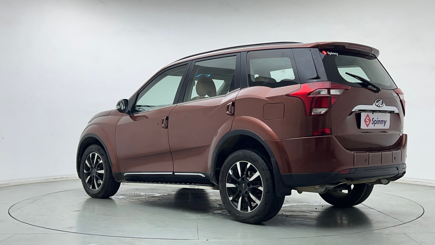 Used 2019 Mahindra XUV500 W11 AT Diesel Automatic exterior LEFT REAR CORNER VIEW