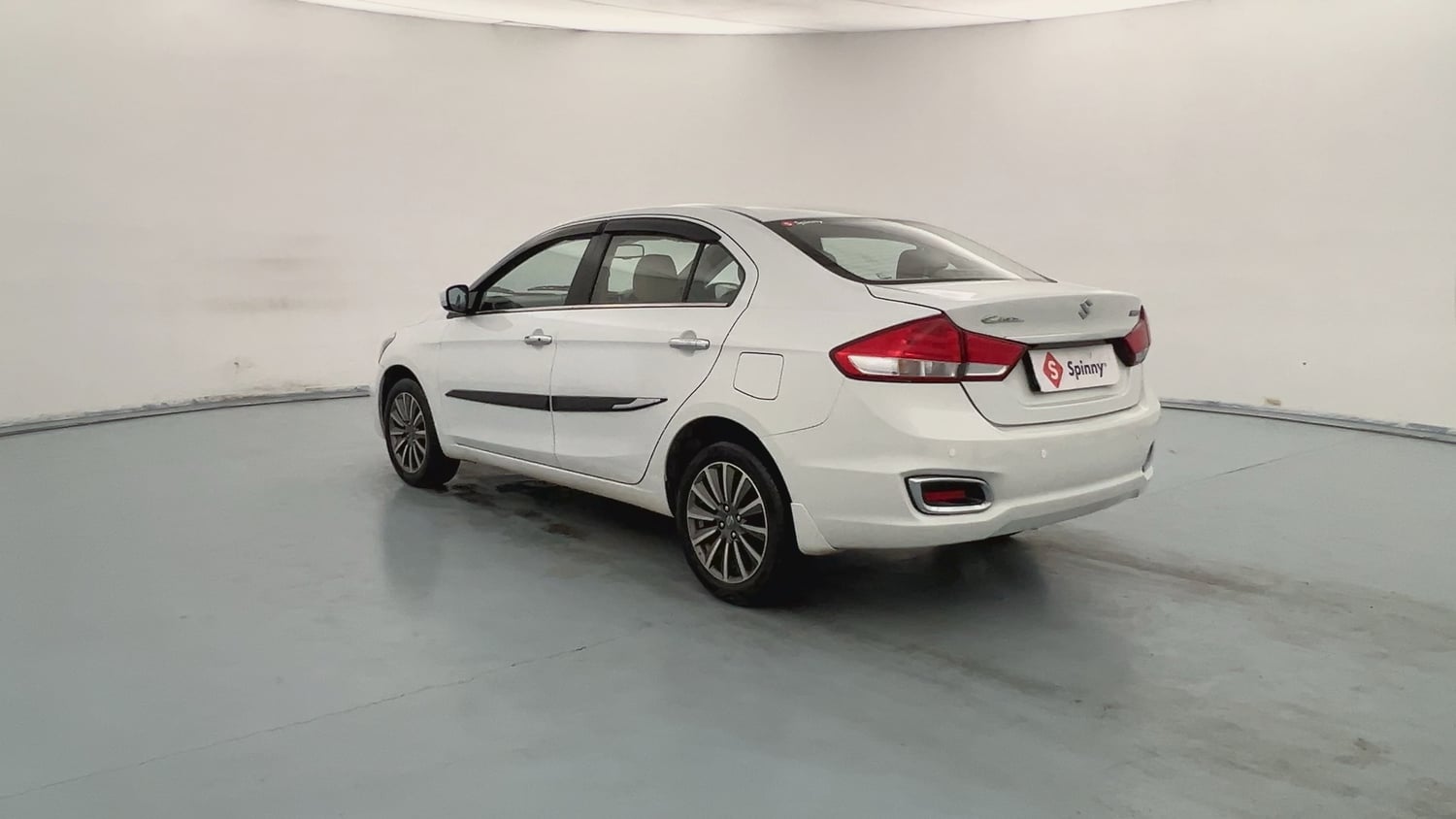 Used 2018 Maruti Suzuki Ciaz Alpha Hybrid 1.5 Petrol Manual exterior LEFT REAR CORNER VIEW