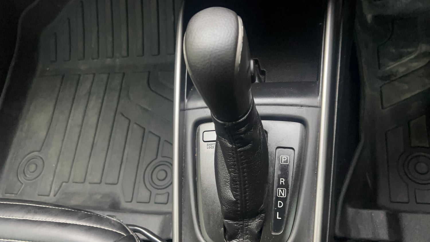 Used 2020 Toyota Glanza V CVT Petrol Automatic interior GEAR  KNOB VIEW