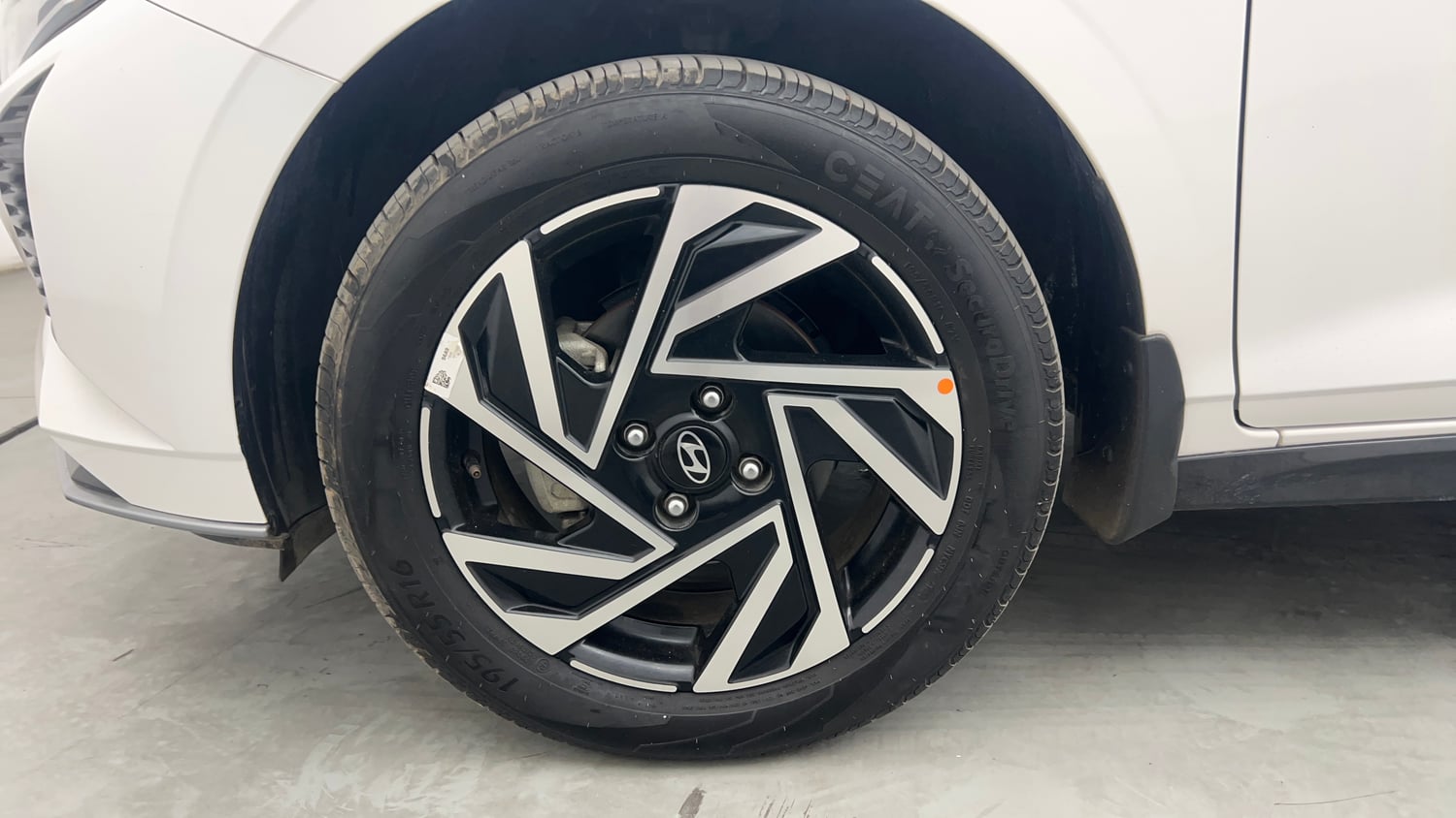 Used 2024 Hyundai New i20 Asta (O) 1.2 IVT Petrol Automatic tyres LEFT FRONT TYRE RIM VIEW