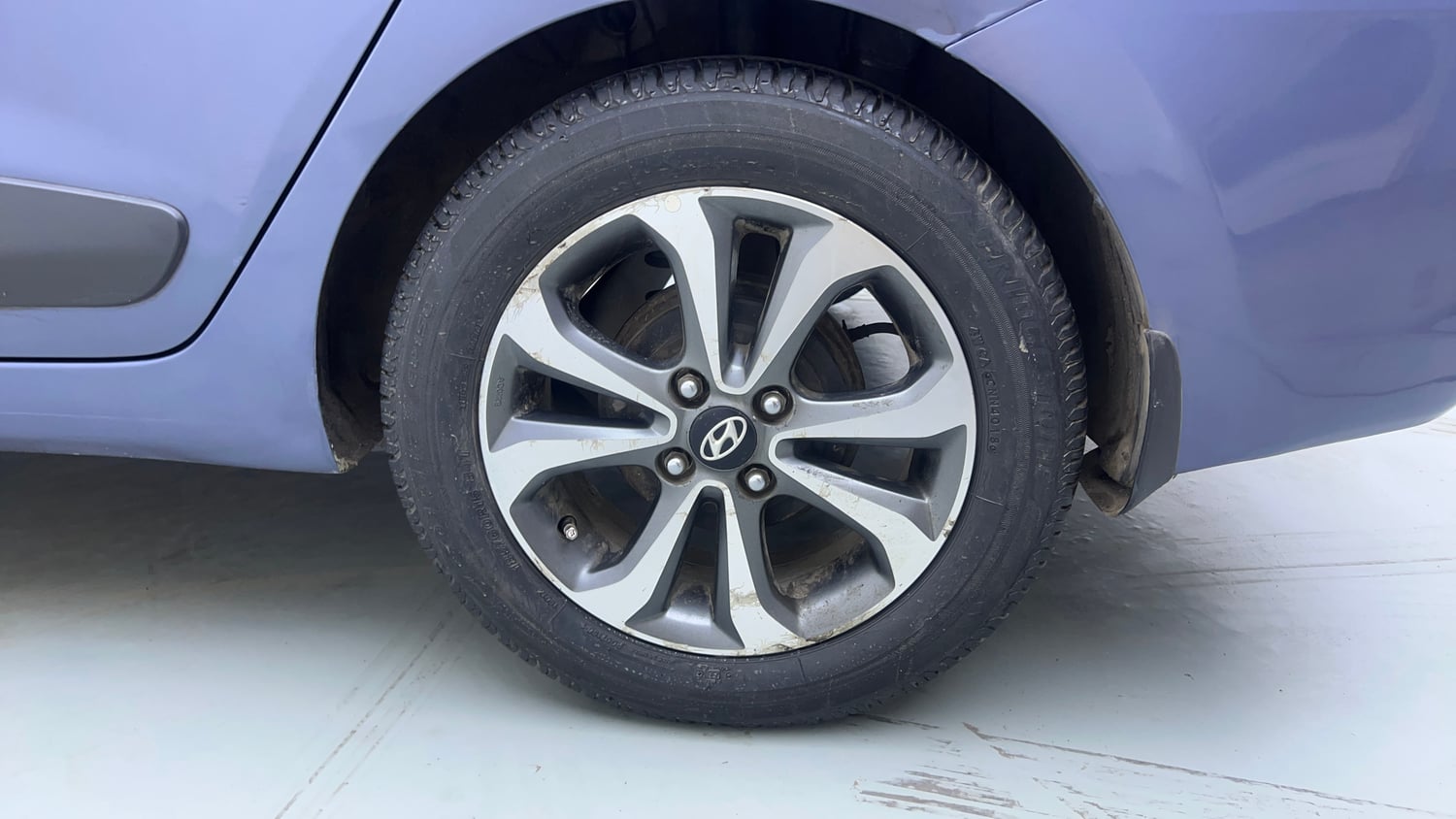 Used 2014 Hyundai Xcent S AT 1.2 (O) Petrol Automatic tyres LEFT REAR TYRE RIM VIEW