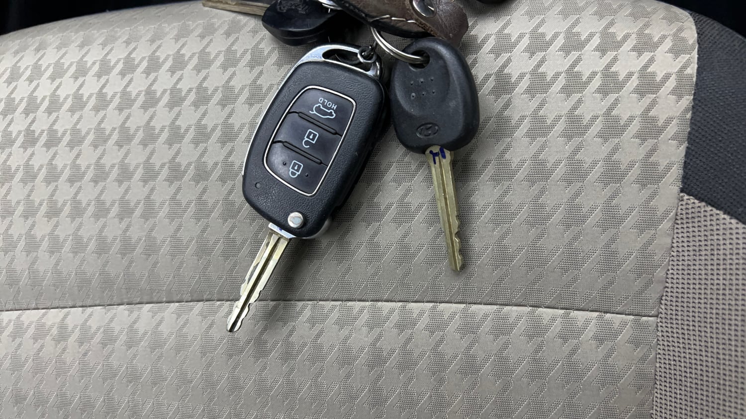 Used 2020 Hyundai Elite i20 Sportz Plus 1.2 Petrol Manual extra CAR KEY VIEW