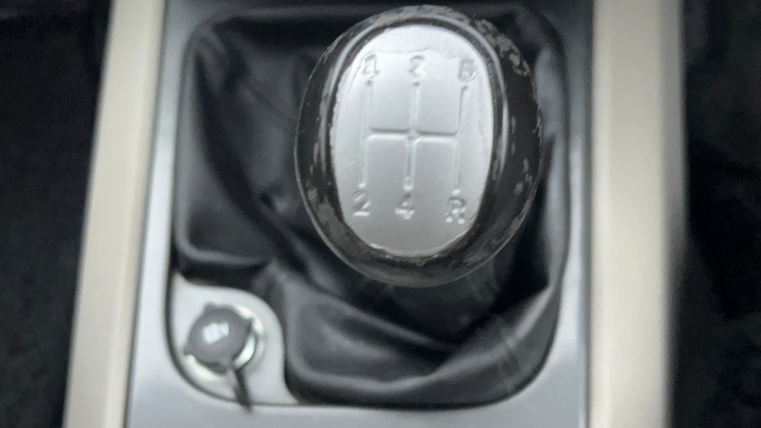 Used 2016 Mahindra Scorpio S6 Plus Diesel Manual interior GEAR  KNOB VIEW