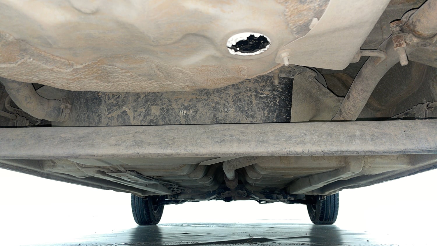 Used 2013 Hyundai i10 Sportz 1.2 Kappa2 Petrol Manual extra REAR UNDERBODY VIEW (TAKEN FROM REAR)