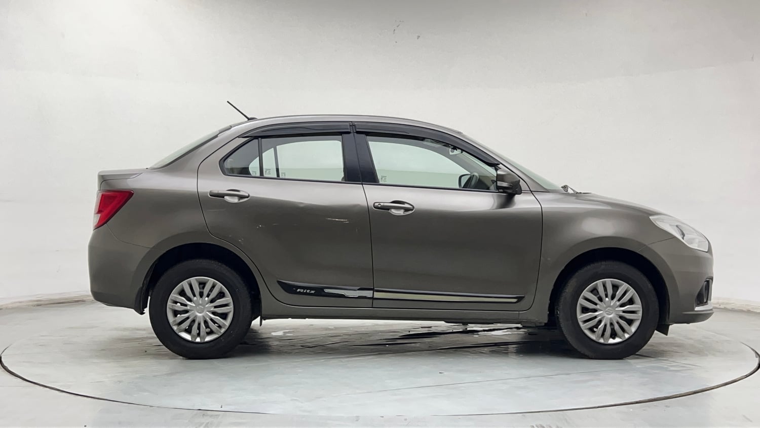 Used 2022 Maruti Suzuki Dzire VXi Petrol Manual exterior RIGHT SIDE VIEW