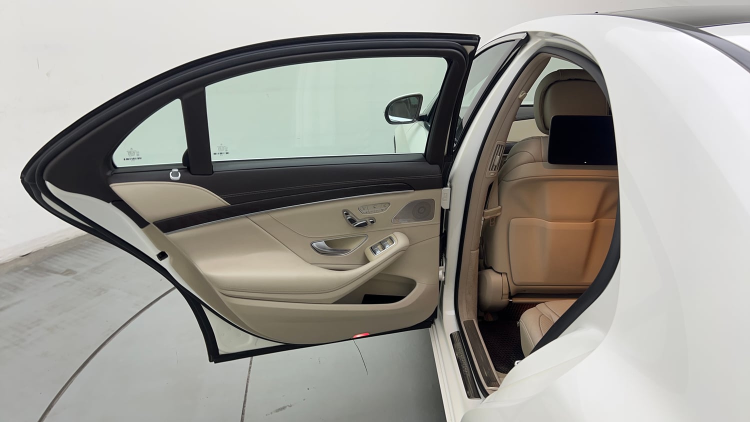 Used 2020 Mercedes-Benz S-Class (W222) S 350D Diesel Automatic interior LEFT REAR DOOR OPEN VIEW
