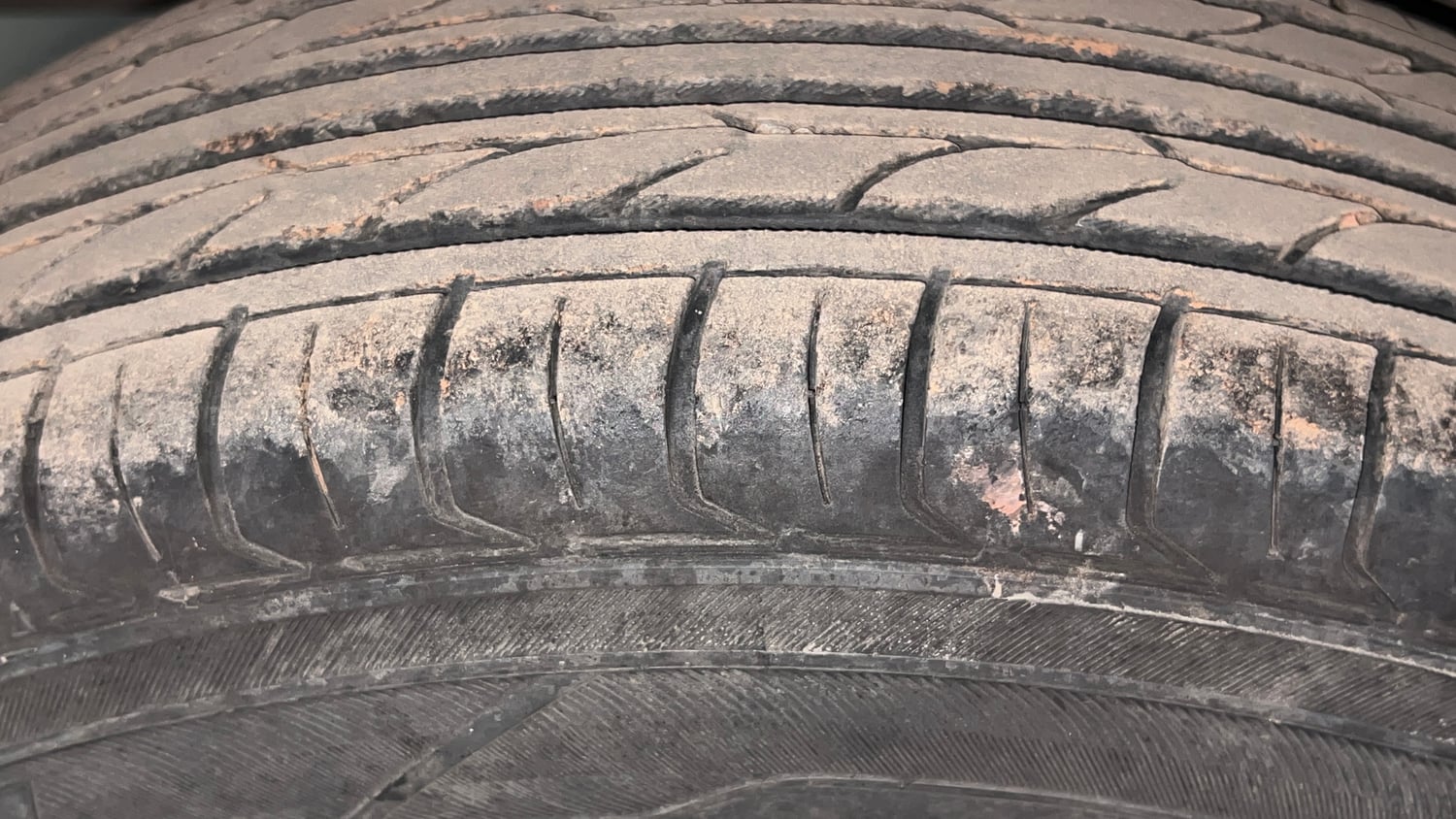 Used 2014 Maruti Suzuki Swift Dzire VXI Petrol Manual tyres RIGHT REAR TYRE TREAD VIEW