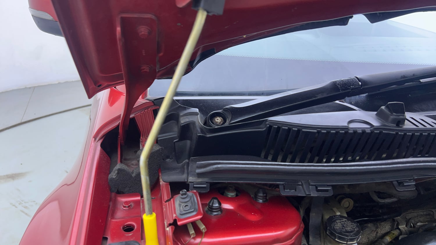Used 2018 Tata Nexon XZ Plus Petrol Manual engine ENGINE RIGHT SIDE HINGE & APRON VIEW