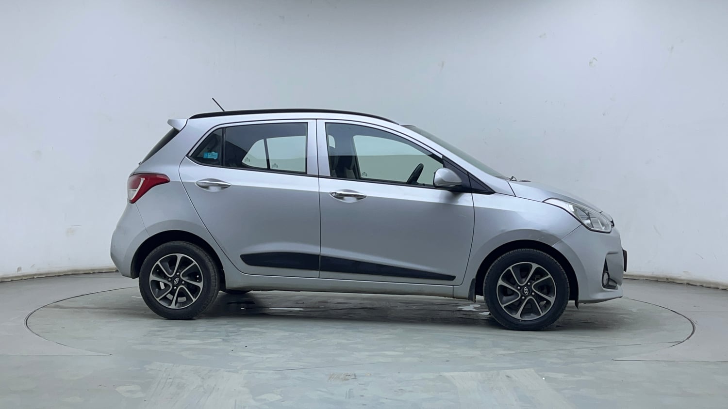 Used 2017 Hyundai Grand i10 Asta 1.2 Kappa VTVT Petrol Manual exterior RIGHT SIDE VIEW