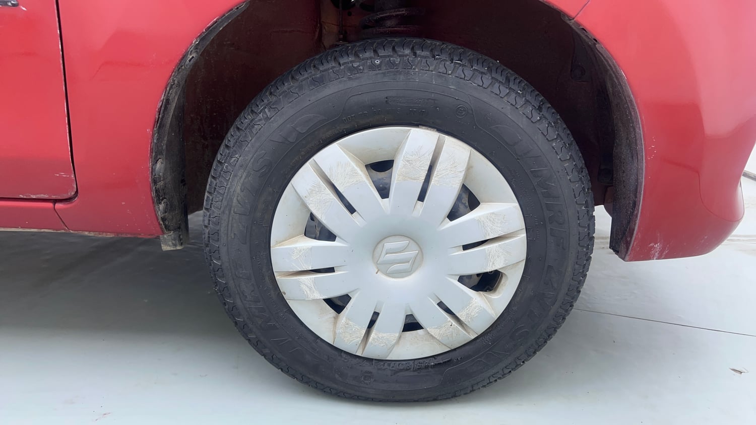 Used 2017 Maruti Suzuki Alto 800 VXi Petrol Manual tyres RIGHT FRONT TYRE RIM VIEW