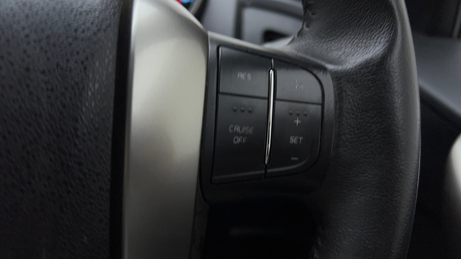 Used 2019 Mahindra XUV500 W11 AT Diesel Automatic top_features Cruise control