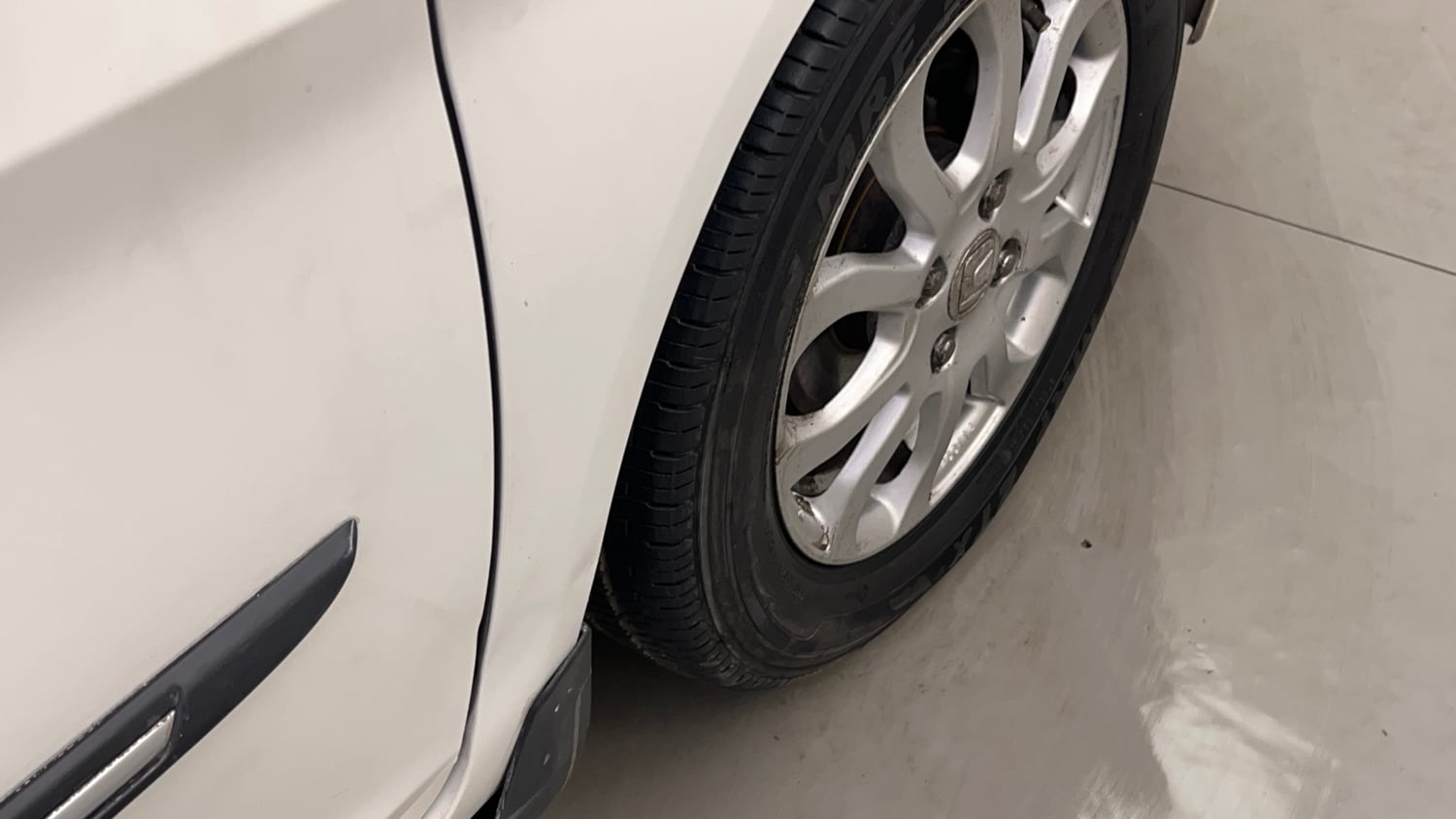 Used 2014 Honda Amaze 1.2 VX AT i-VTEC Petrol Automatic dents MINOR DENT